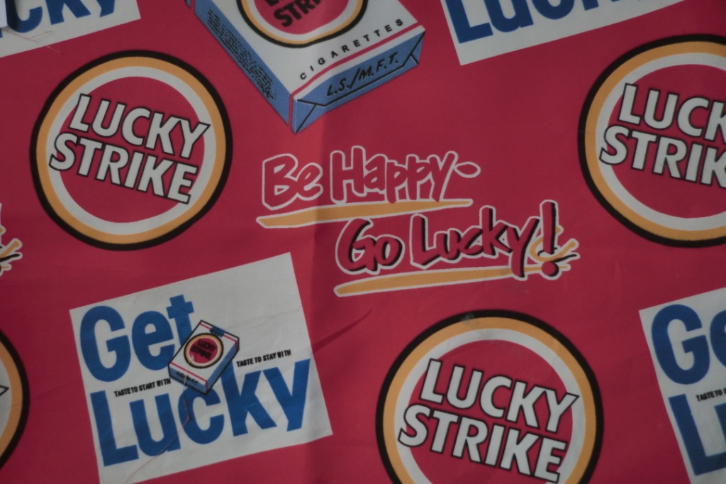 廠家直銷 桃皮絨面料 沙灘褲優選 luckystrike花型