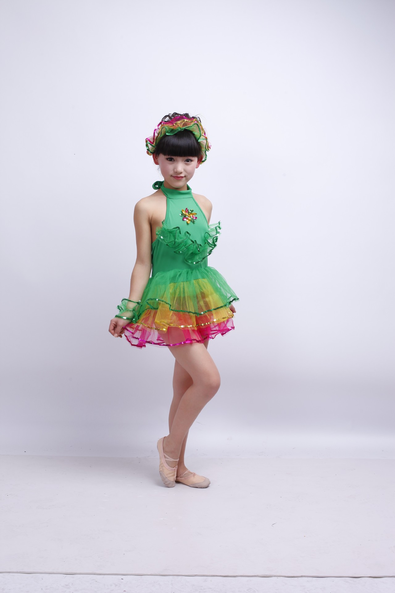 2014新款女童幼儿园表演服舞台服装儿童演出服装现代拉丁七彩舞蹈