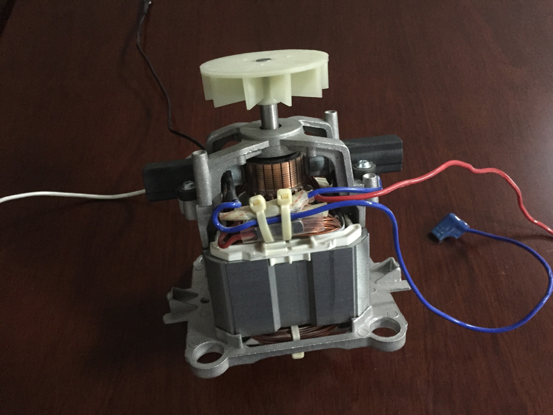 四條線低轉速料理機電機,串激電機