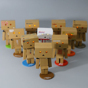 新品 danboard danbo 紙箱人阿楞可發光擺件紙盒人卡通玩具8cm玩偶